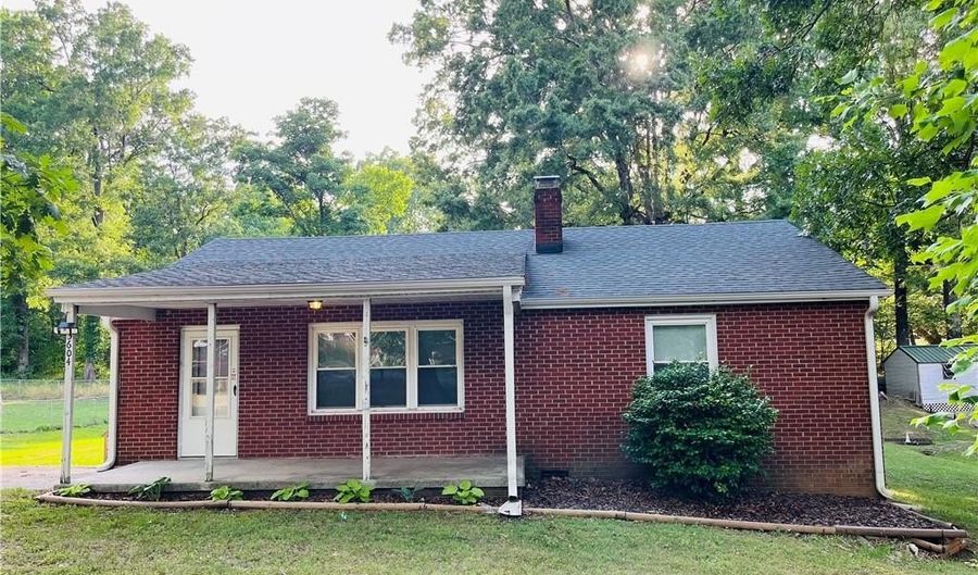 3604 Rocklane Dr, Archdale, NC 27263 - 2 Beds, 2 Bath