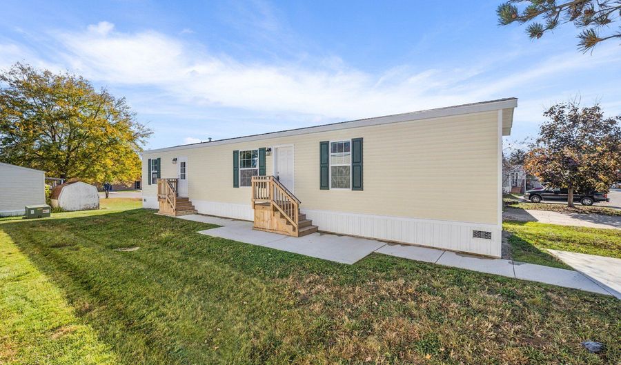 678 Ascot Cir, Almont, MI 48003 - 3 Beds, 2 Bath