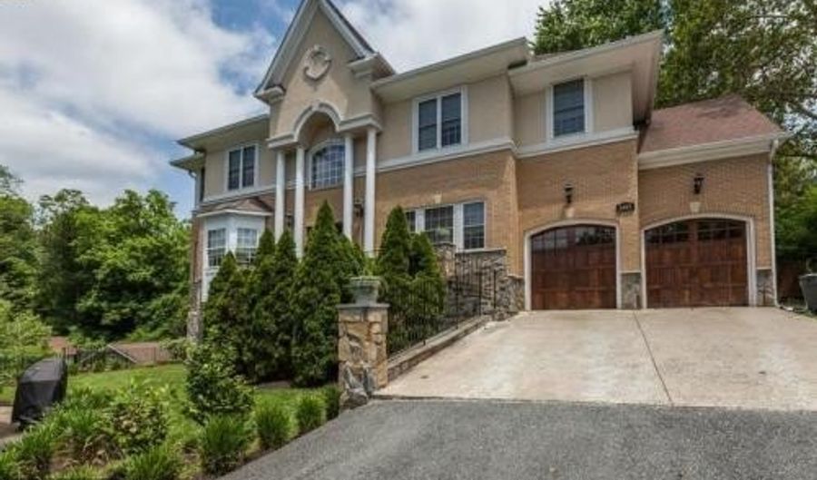 6409 MACARTHUR Blvd, Bethesda, MD 20816 - 6 Beds, 5 Bath