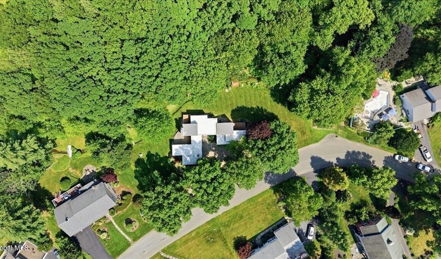 5 Newell Ct, Albany, NY 12204 - 4 Beds, 3 Bath