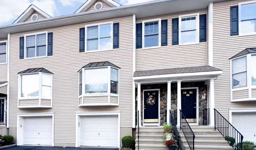 15 Scuppo Rd 504, Danbury, CT 06811 - 2 Beds, 2 Bath