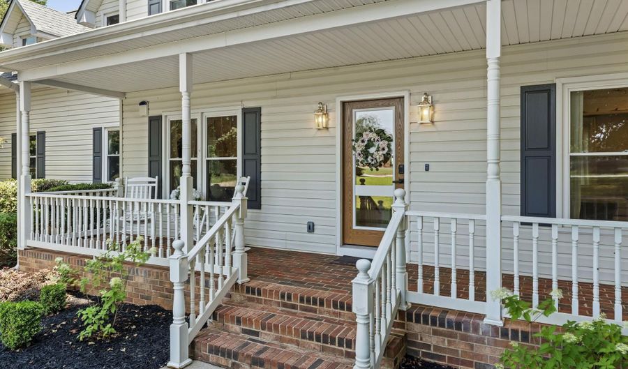 242 Mountain Range Rd, Boiling Springs, SC 29316 - 4 Beds, 3 Bath