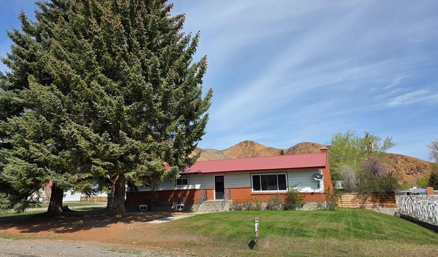 410 E Butte Ave, Challis, ID 83226 - 4 Beds, 2 Bath