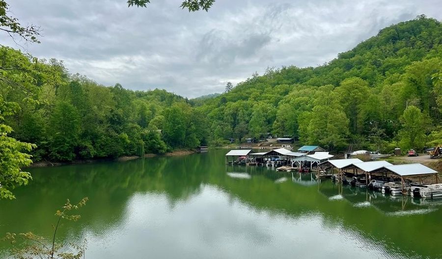208 Lakeview Dr, Almond, NC 28702 - 4 Beds, 1 Bath
