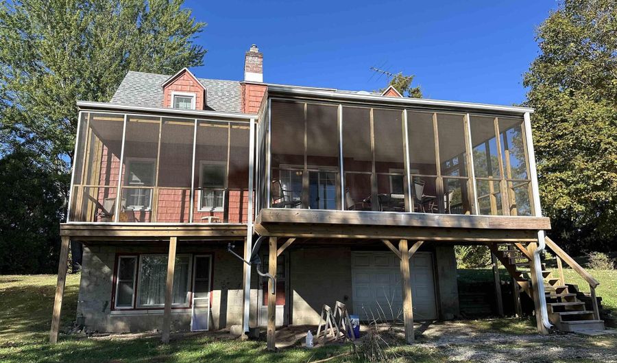 1024 N State Road 157 Rd, Bloomfield, IN 47424 - 3 Beds, 2 Bath