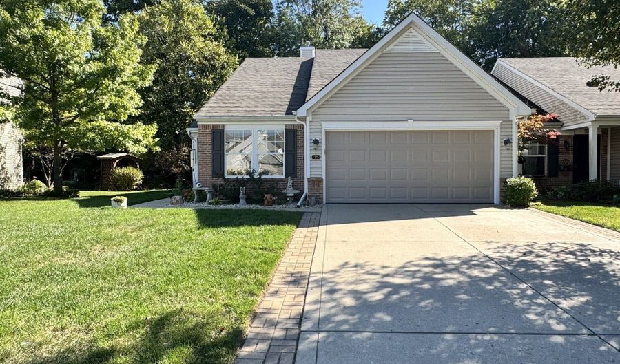 7327 Oak Knoll Dr, Indianapolis, IN 46217 - 2 Beds, 2 Bath