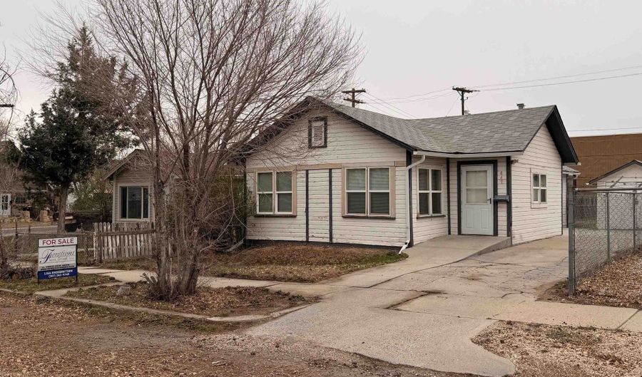 447 N Washington St, Casper, WY 82601 - 3 Beds, 1 Bath