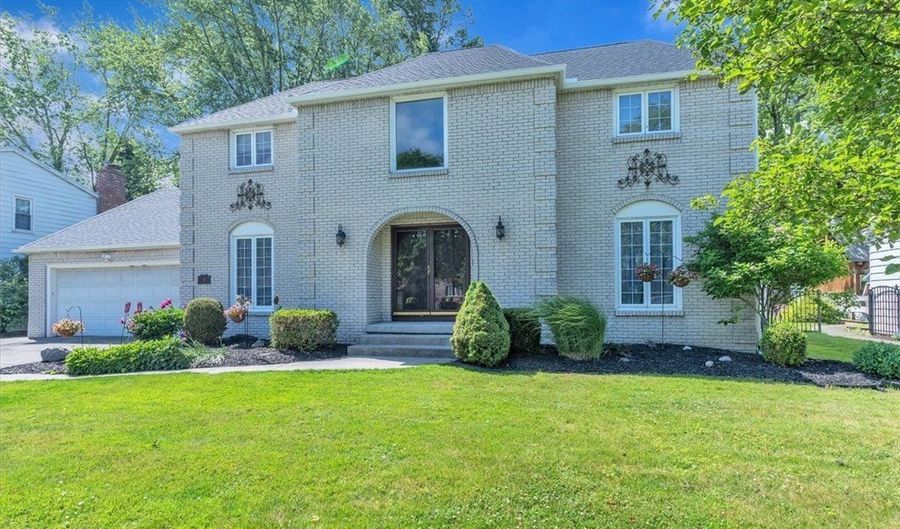 65 Autumnview Rd, Amherst, NY 14221 - 4 Beds, 3 Bath