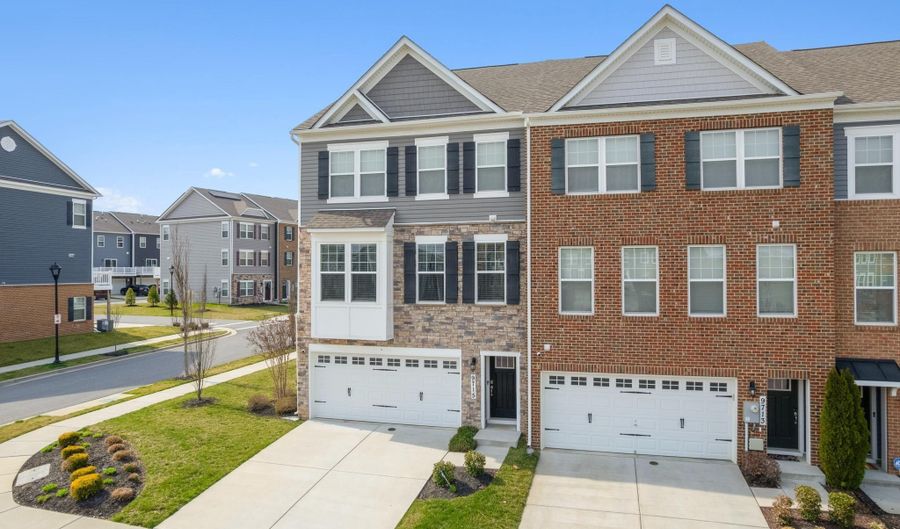 9715 SUMMERTON Dr, Bowie, MD 20721 - 3 Beds, 4 Bath