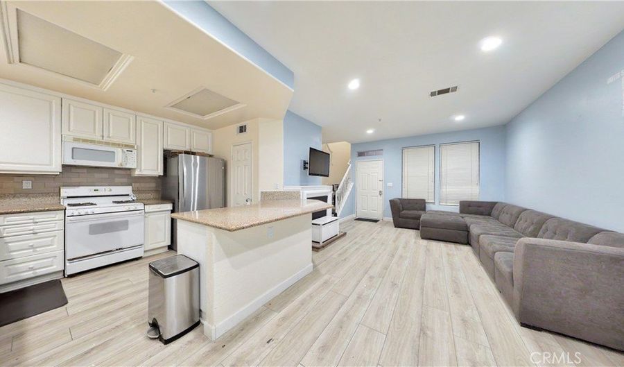 332 W Summerfield, Anaheim, CA 92802 - 3 Beds, 3 Bath