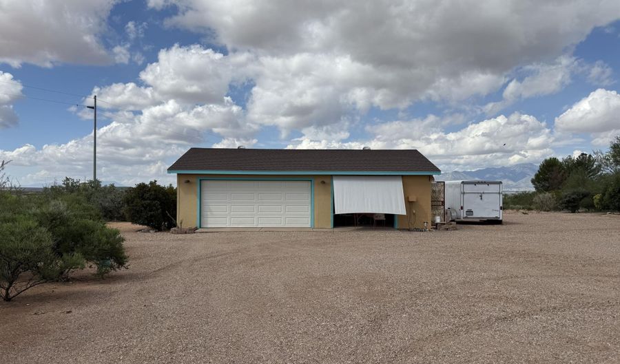 1800 S DARK MOON Ln, Bisbee, AZ 85603 - 3 Beds, 2 Bath