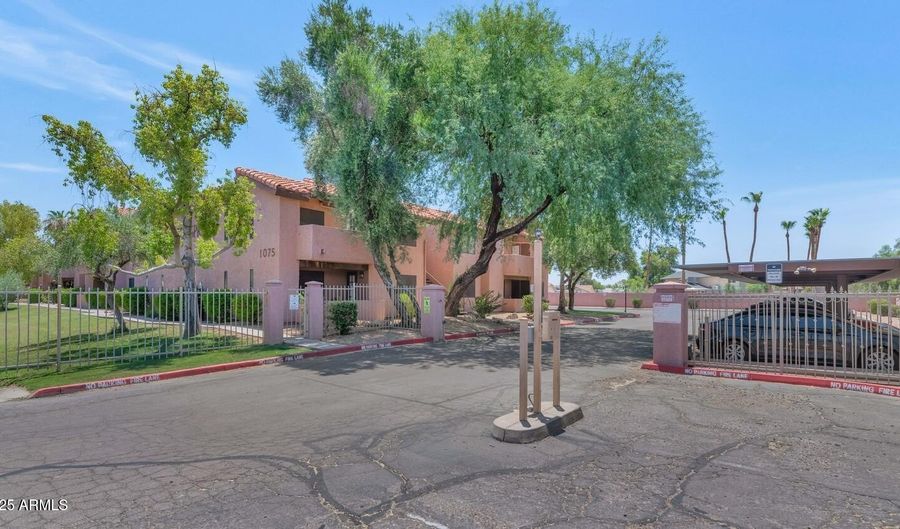1075 E CHANDLER Blvd 210, Chandler, AZ 85225 - 2 Beds, 2 Bath