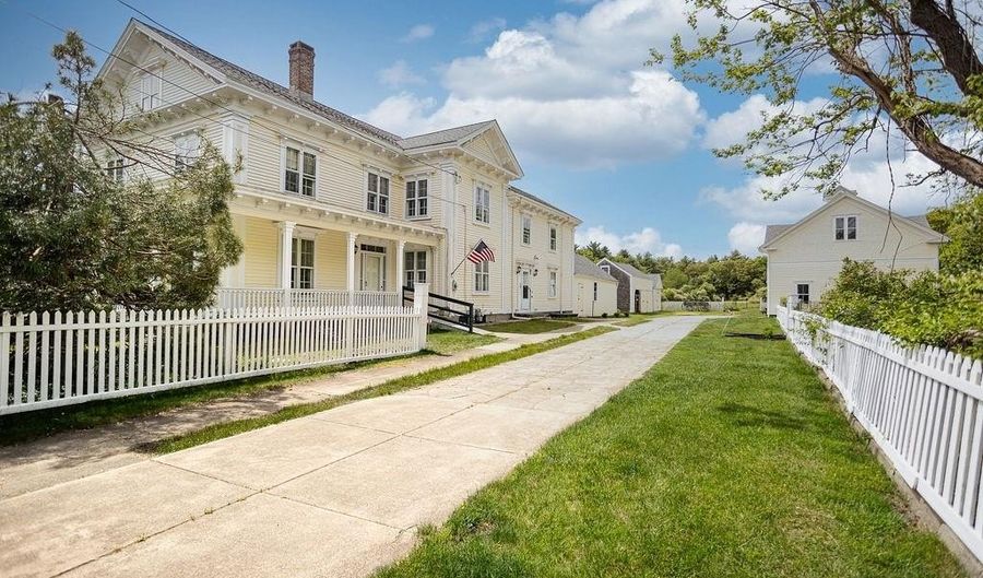 299 Davisville Rd, North Kingstown, RI 02852 - 6 Beds, 2 Bath