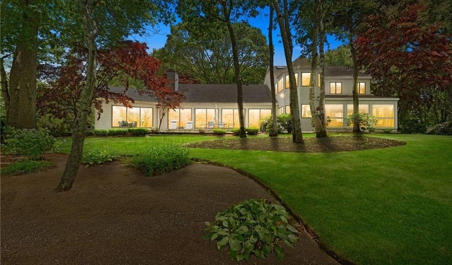 125 Woodruff Ave, Narragansett, RI 02882 - 4 Beds, 5 Bath