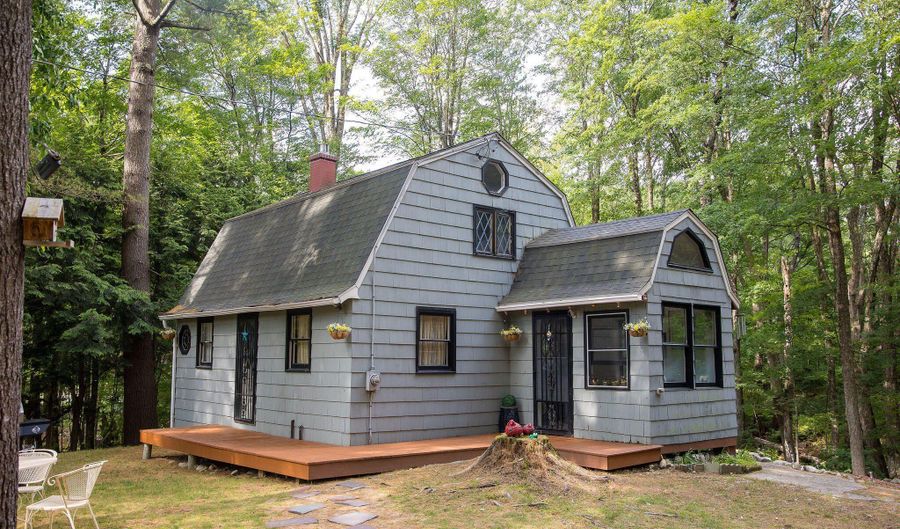 132 Dawn Dr, Becket, MA 01223 - 2 Beds, 1 Bath