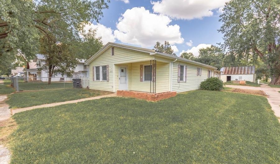 834 S A St, Arkansas City, KS 67005 - 3 Beds, 1 Bath