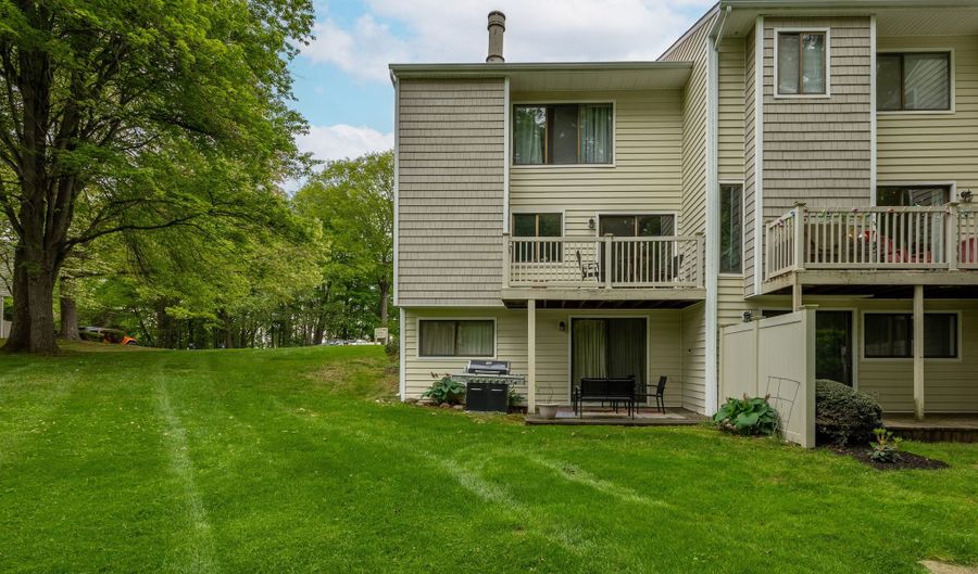 47 Currier Pl 47, Cheshire, CT 06410 - 3 Beds, 3 Bath