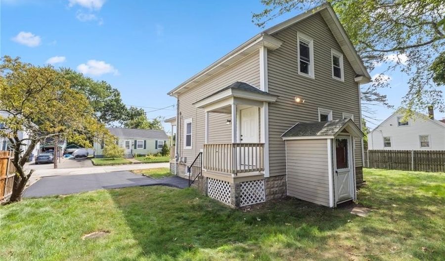 15 Spruce Ave, Cranston, RI 02910 - 3 Beds, 1 Bath