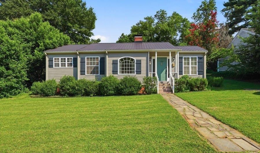 120 Calhoun St, Abbeville, SC 29620 - 2 Beds, 2 Bath