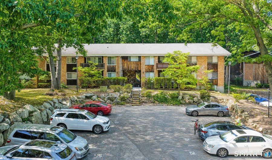 200 Woodmont Ave 126, Bridgeport, CT 06606 - 2 Beds, 2 Bath