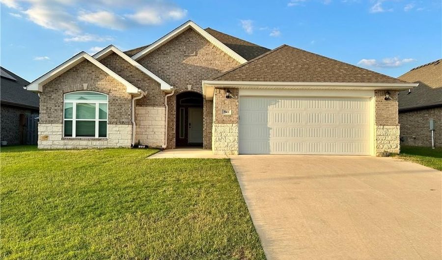 941 Sundance Ln, Bentonville, AR 72712 - 4 Beds, 3 Bath