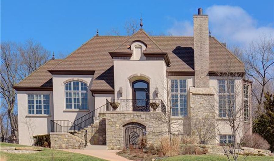 1010 Brentwood Cir, Kansas City, MO 64112 - 4 Beds, 6 Bath