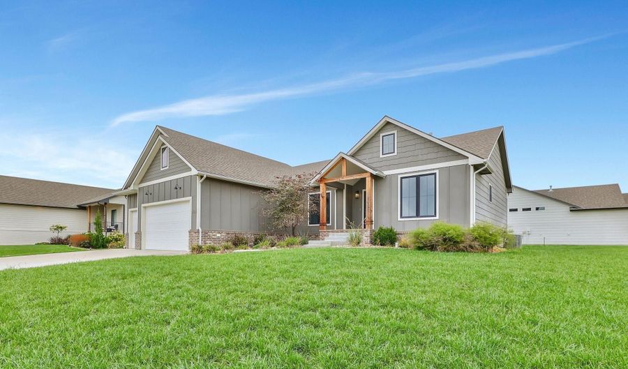 2526 N Quartz St, Andover, KS 67002 - 5 Beds, 3 Bath