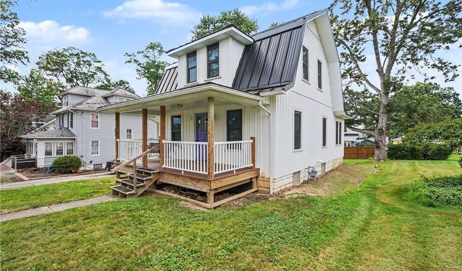 865 Hartshorn St, Alliance, OH 44601 - 3 Beds, 2 Bath