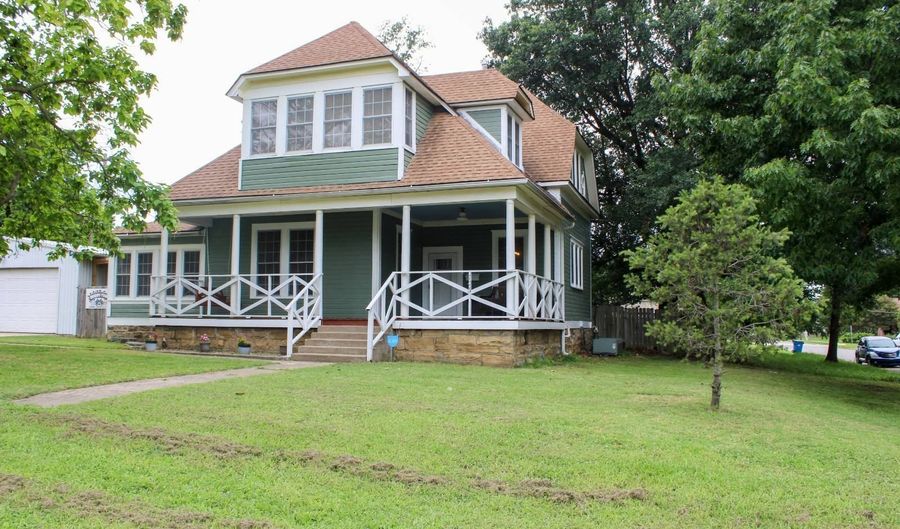 703 S 5th St, McAlester, OK 74501 - 3 Beds, 2 Bath