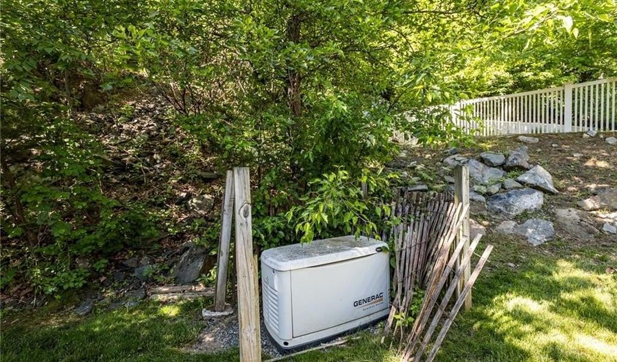125 West Rd, Cumberland, RI 02864 - 3 Beds, 2 Bath