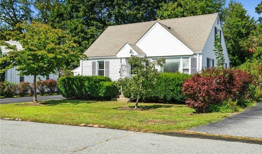 36 Westhill Dr, Cranston, RI 02920 - 3 Beds, 2 Bath