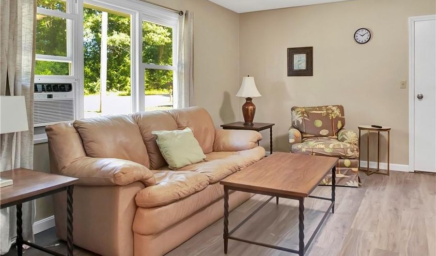 296 Signal Rock Rd, North Kingstown, RI 02852 - 3 Beds, 1 Bath