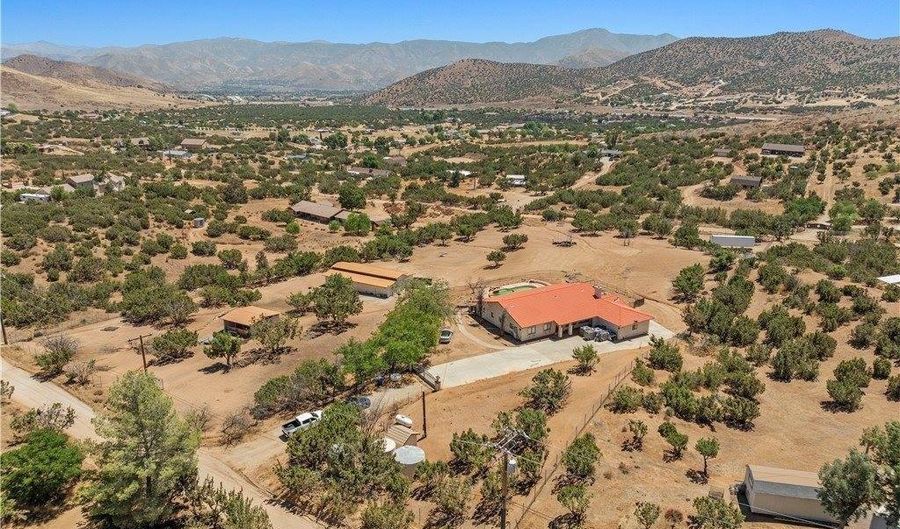 6324 Quail Rd, Agua Dulce, CA 91390 - 4 Beds, 3 Bath