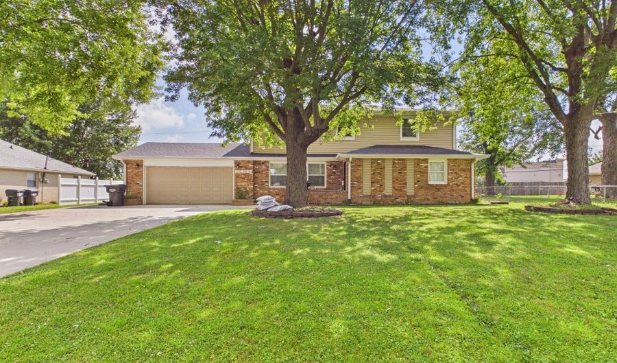 4412 Alhambra Dr, Anderson, IN 46013 - 5 Beds, 3 Bath