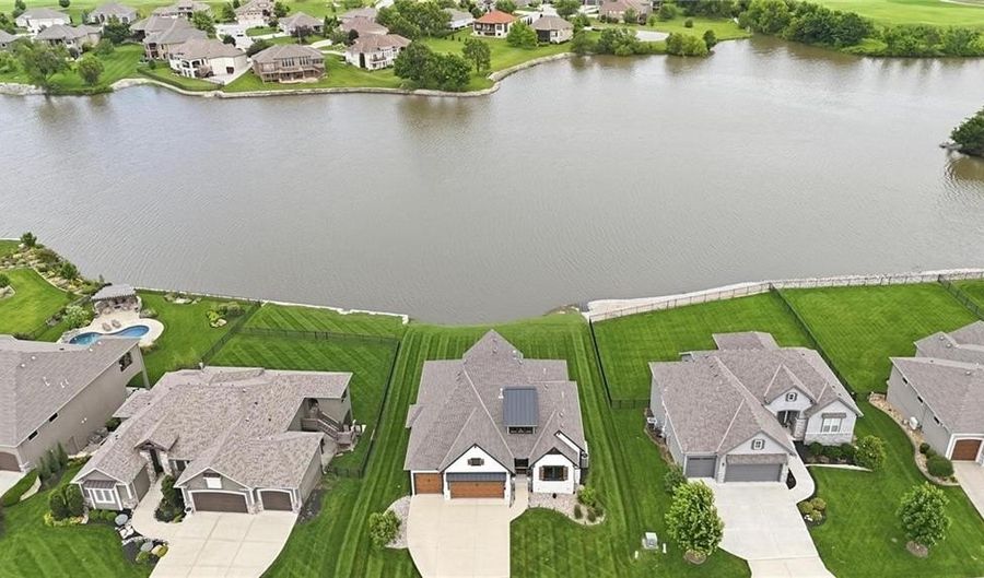4261 Lakeshore Dr, Basehor, KS 66007 - 4 Beds, 3 Bath