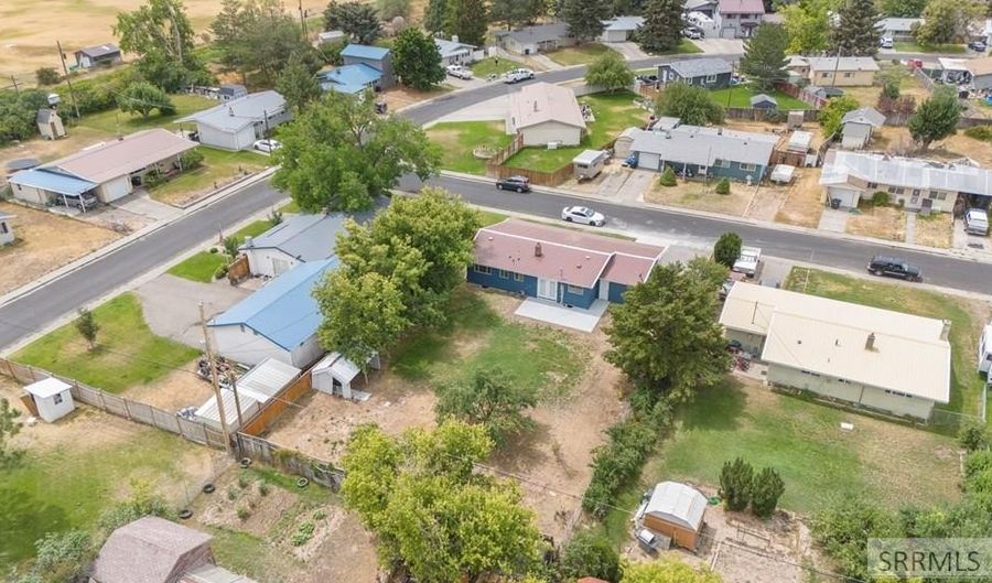 2285 Curlew Dr, Ammon, ID 83406 - 5 Beds, 3 Bath