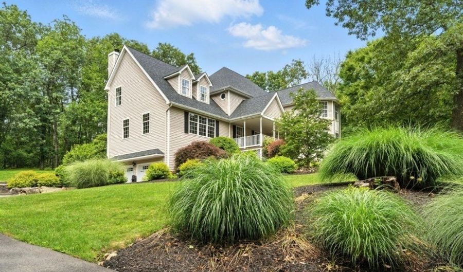 10 Peter Dr, Allamuchy Twp., NJ 07840 - 4 Beds, 3 Bath