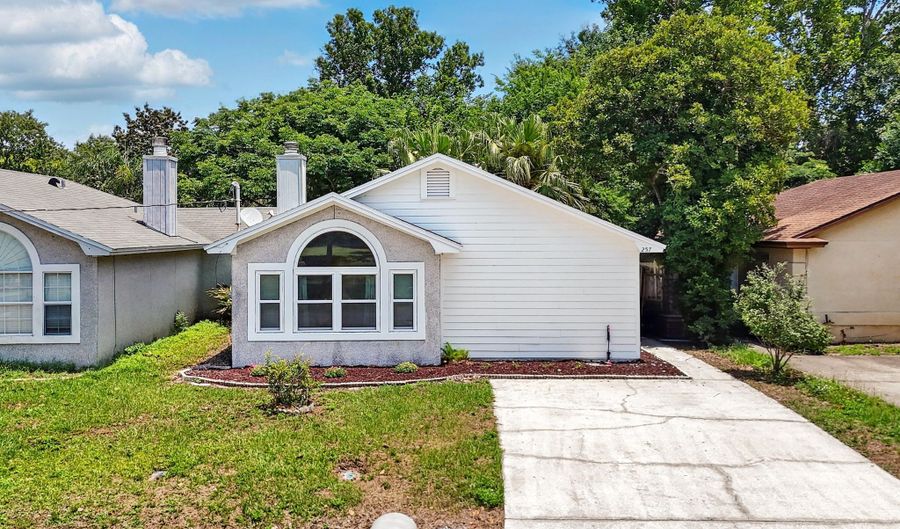 257 JASMINE St, Atlantic Beach, FL 32233 - 3 Beds, 2 Bath