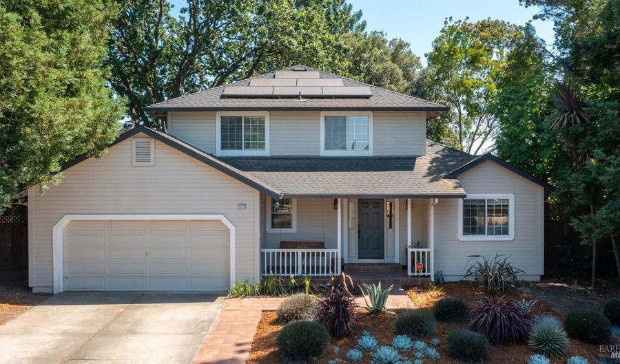 2318 S Hampton Cir, Santa Rosa, CA 95401 - 4 Beds, 3 Bath