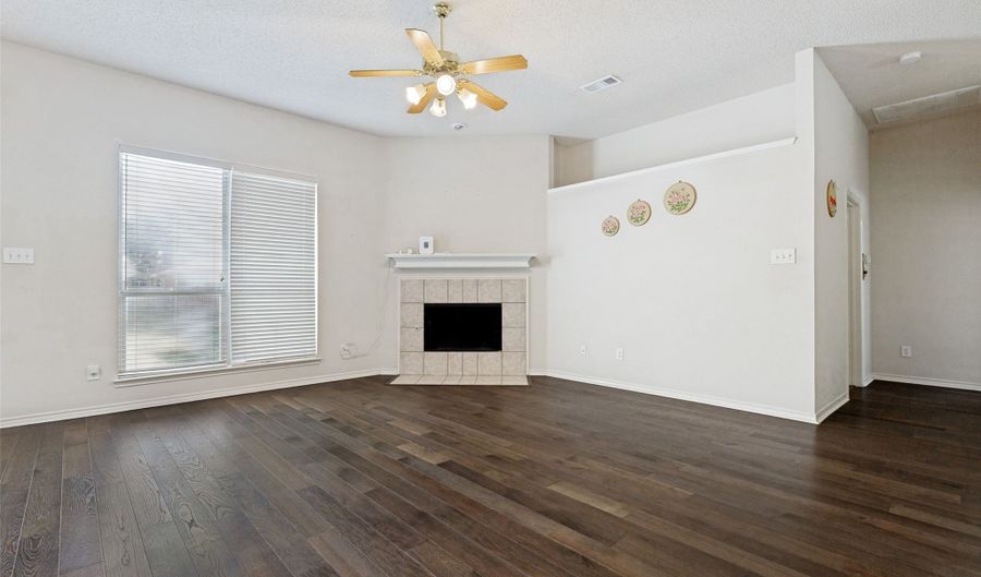 1524 Summerfield Dr, Allen, TX 75002 - 3 Beds, 2 Bath