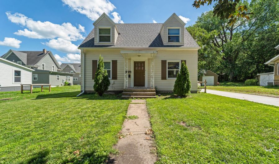 2812 Wood St, Ames, IA 50014 - 4 Beds, 2 Bath