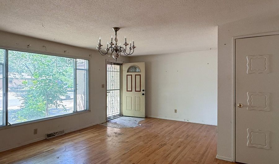 975 E 9th Ave, Broomfield, CO 80020 - 4 Beds, 2 Bath