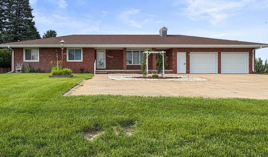 1240 W State, Albion, NE 68620 - 3 Beds, 3 Bath
