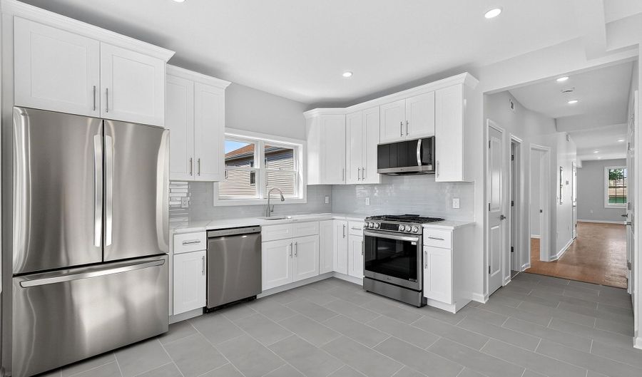 204 KENNEDY Blvd 2, Bayonne, NJ 07002 - 3 Beds, 2 Bath