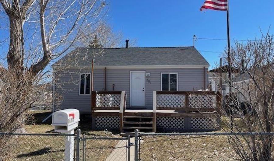301 S 5th St, Thermopolis, WY 82443 - 2 Beds, 1 Bath