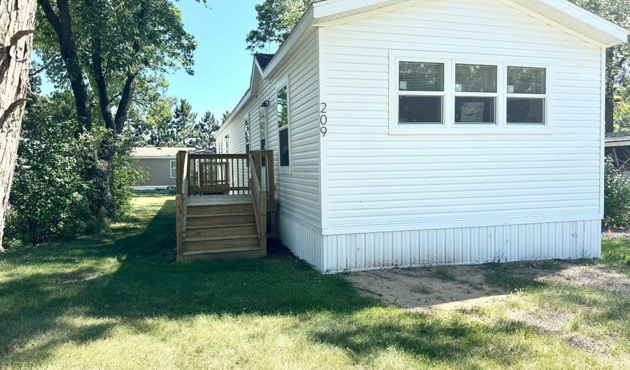 209 Goldenrod Ln E, Altoona, WI 54720 - 3 Beds, 2 Bath