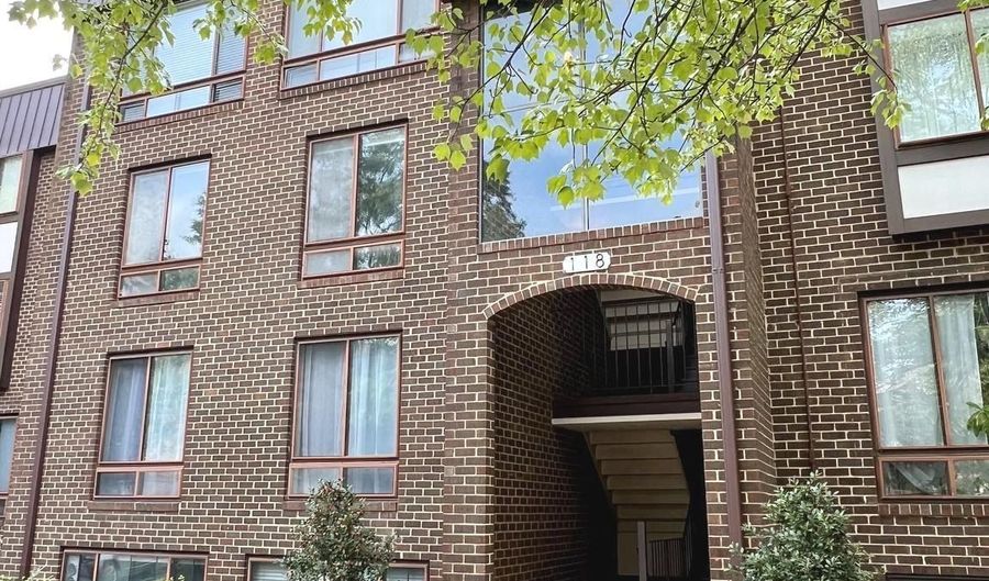 118 ROBERTS Ln 300, Alexandria, VA 22314 - 2 Beds, 2 Bath