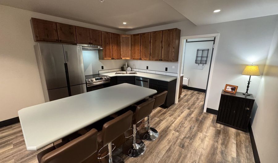 824 W 8th St, Appleton, WI 54914 - 1 Beds, 2 Bath