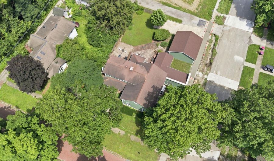 300 E Pike St, Attica, IN 47918 - 5 Beds, 3 Bath