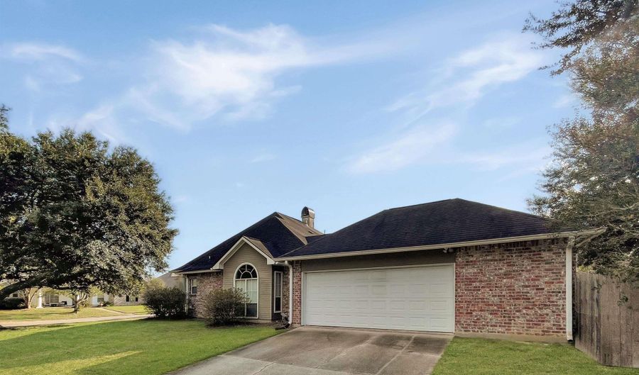 17755 Ridge Park Ave, Baton Rouge, LA 70817 - 3 Beds, 2 Bath